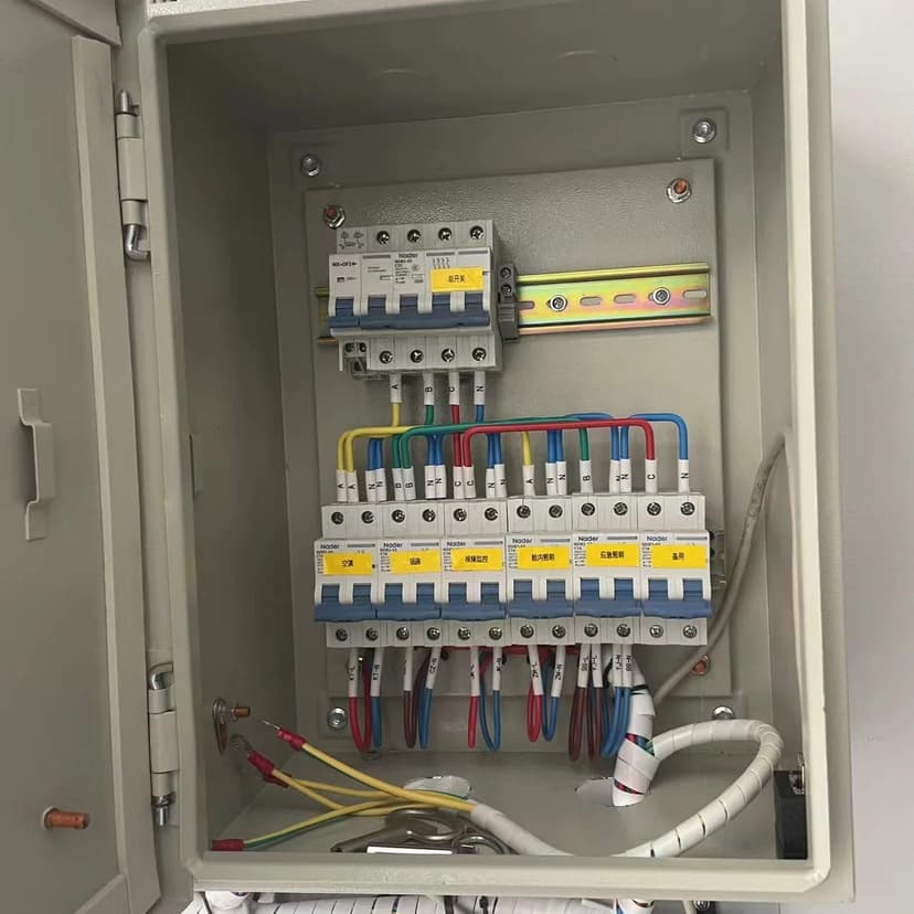 Cabin distribution board and auxiliary circuits